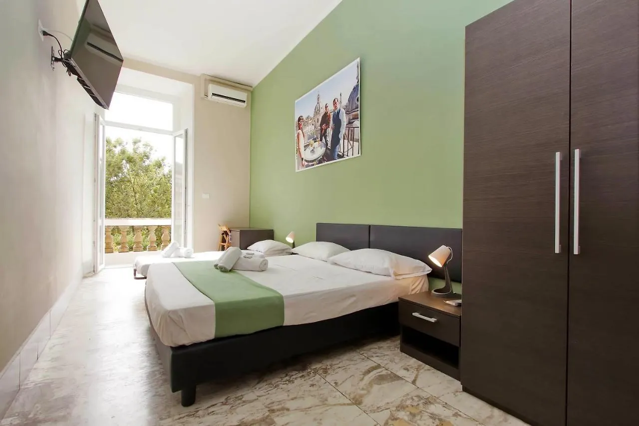 Lucky Stars Rooms Rome 3*,
